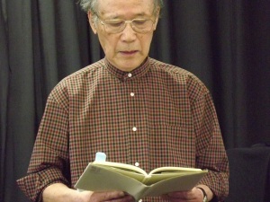 有馬敲氏、昨年初夏、東京での詩朗読イベントで。